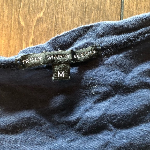 Navy tshirt. Gently used . - Picture 1 of 2